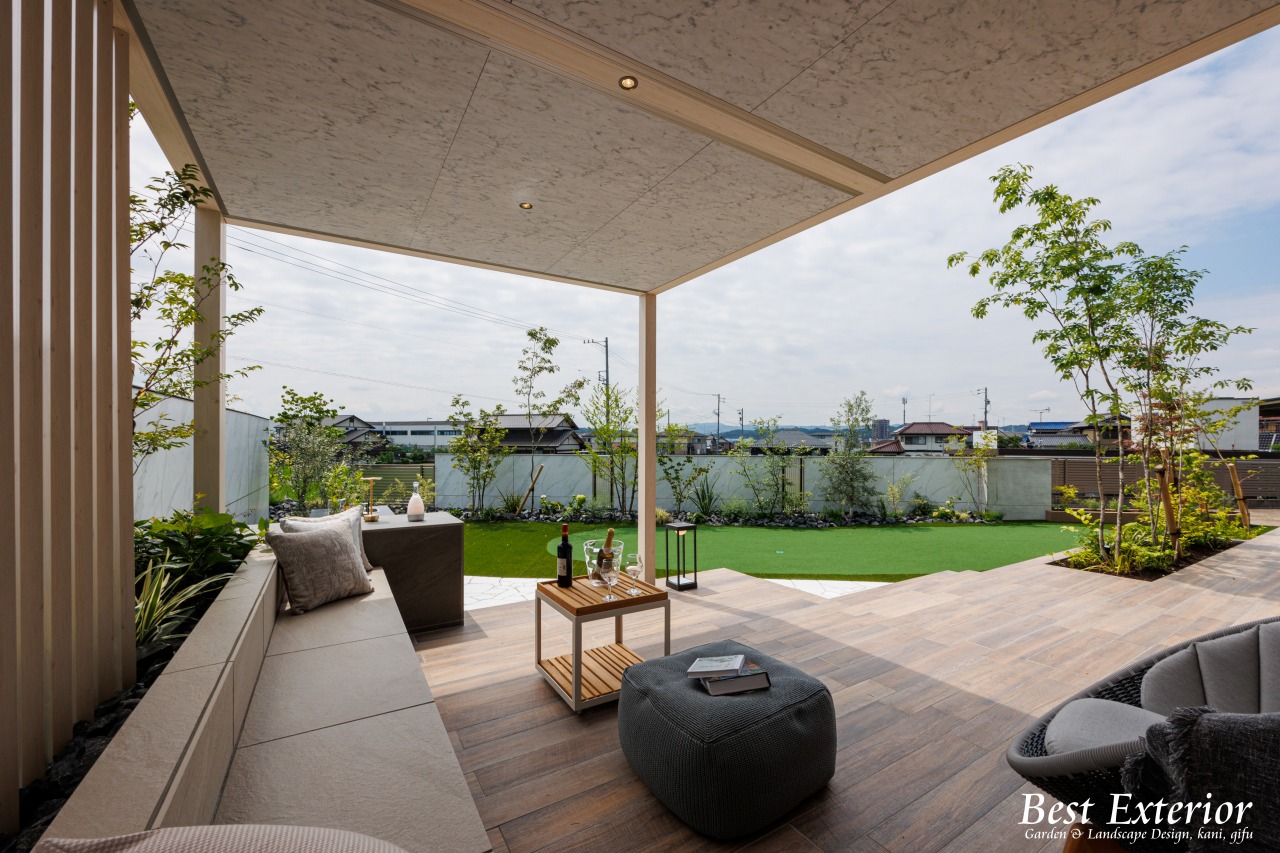 雑草に悩まされていた庭から ずっと過ごしていたい庭へ 写真