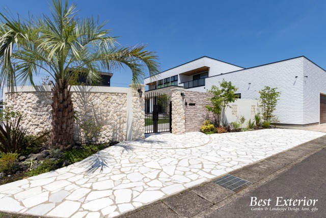 リゾートスタイルの邸宅 写真